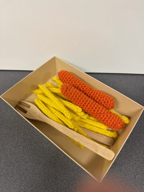 Dinette frites & saucisses crochet