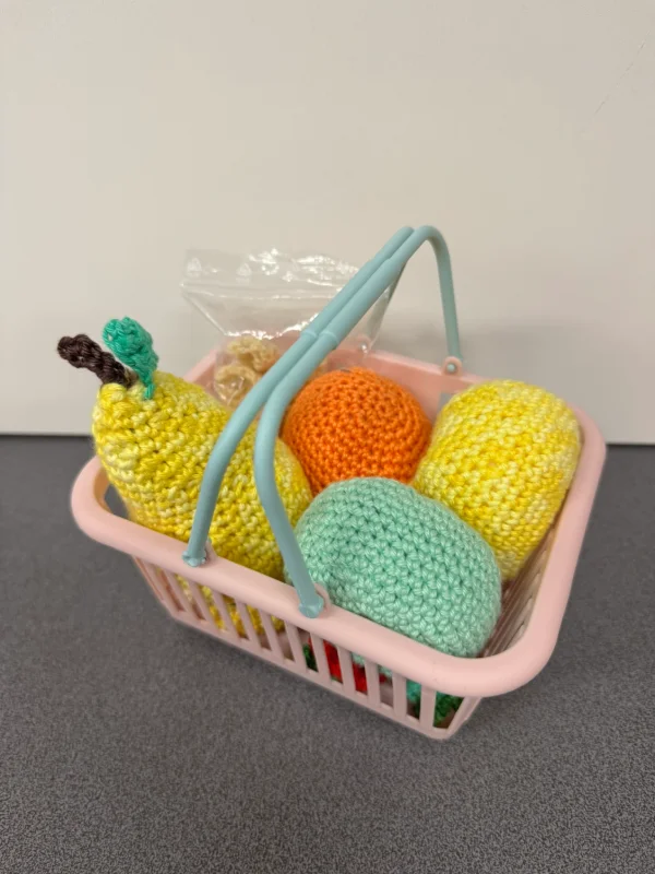 Dinette fruits & pâtes au crochet — pommes, poire, ravioles, pâtes papillon & tomates cerises fait main – Image 2