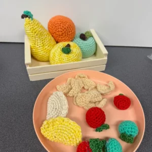 Dinette fruits & pâtes au crochet — pommes, poire, ravioles, pâtes papillon & tomates cerises fait main