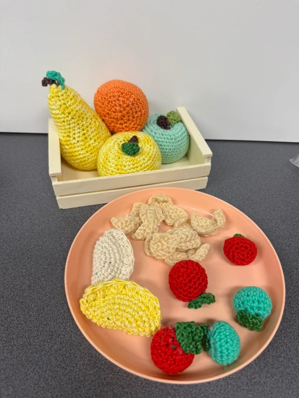 Dinette fruits & pâtes au crochet — pommes, poire, ravioles, pâtes papillon & tomates cerises fait main