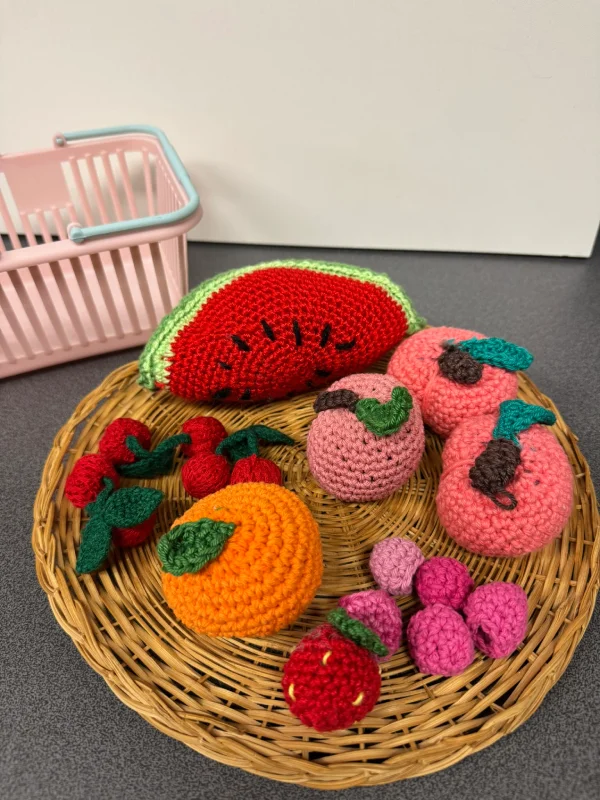 Corbeille fruits "Multivitaminée" au crochet — pastèque, pêches, cerises, framboise, fraise & clémentine fait main