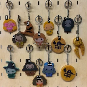 Panneau de clés en bois avec des personnages de Harry Potter