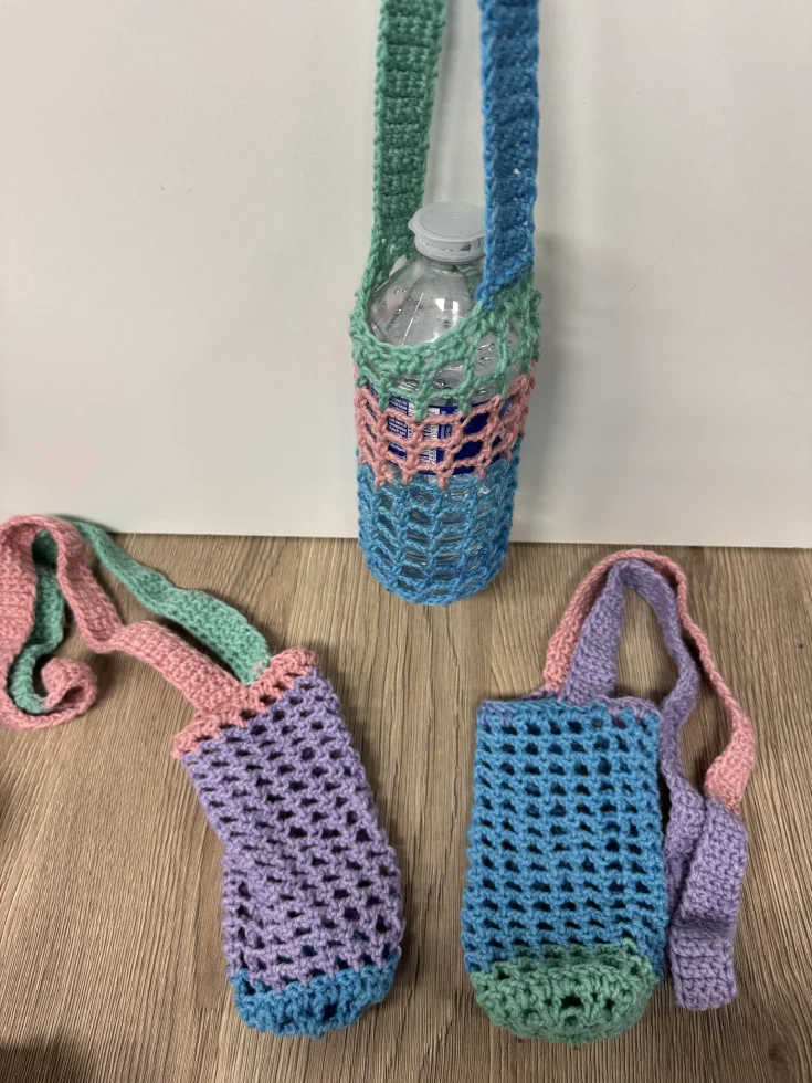 Un porte-bouteille en crochet fait main : l'indispensable de vos sorties