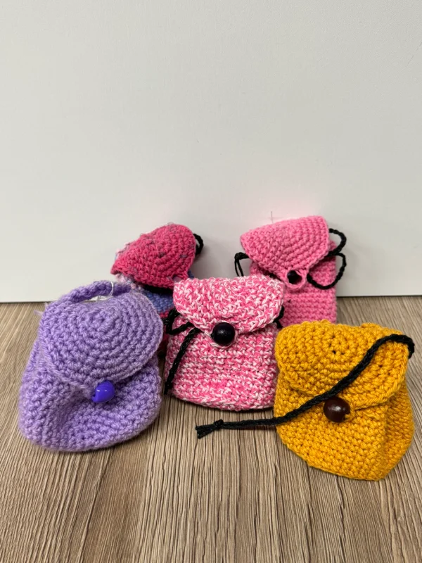 Petits sachets crochet colorés