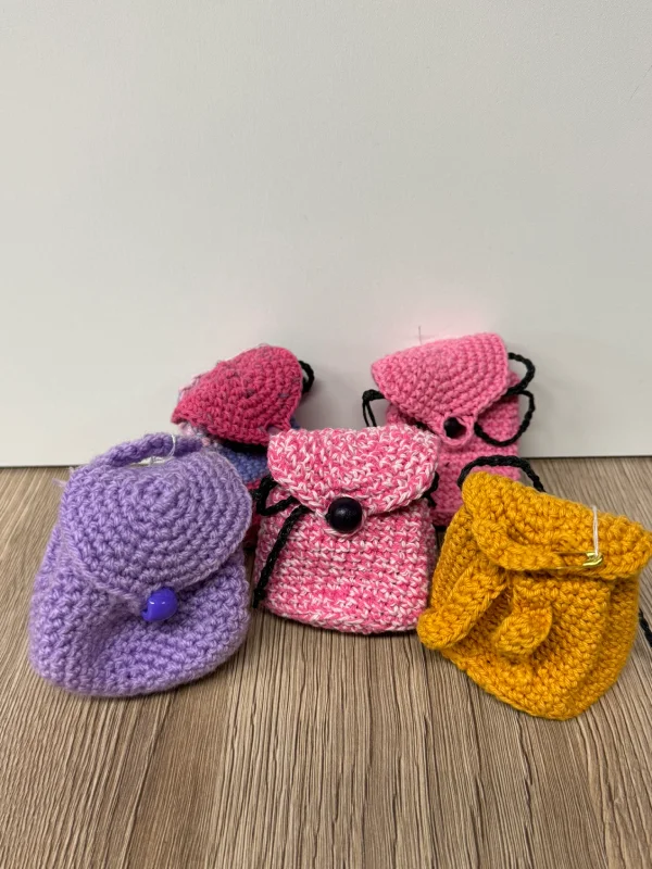 Mini Sac à Dos Porte-Monnaie au Crochet – Accessoire Fait Main Original – Image 2
