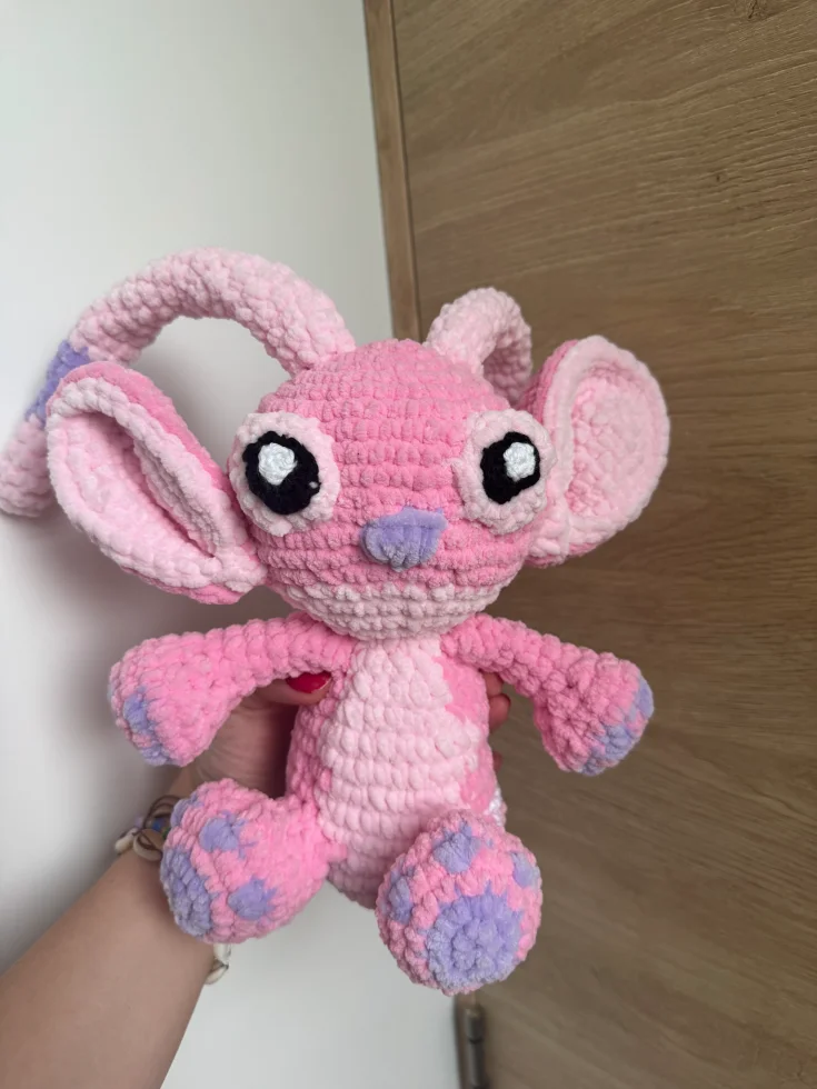 Peluche extraterrestre rose amigurumi