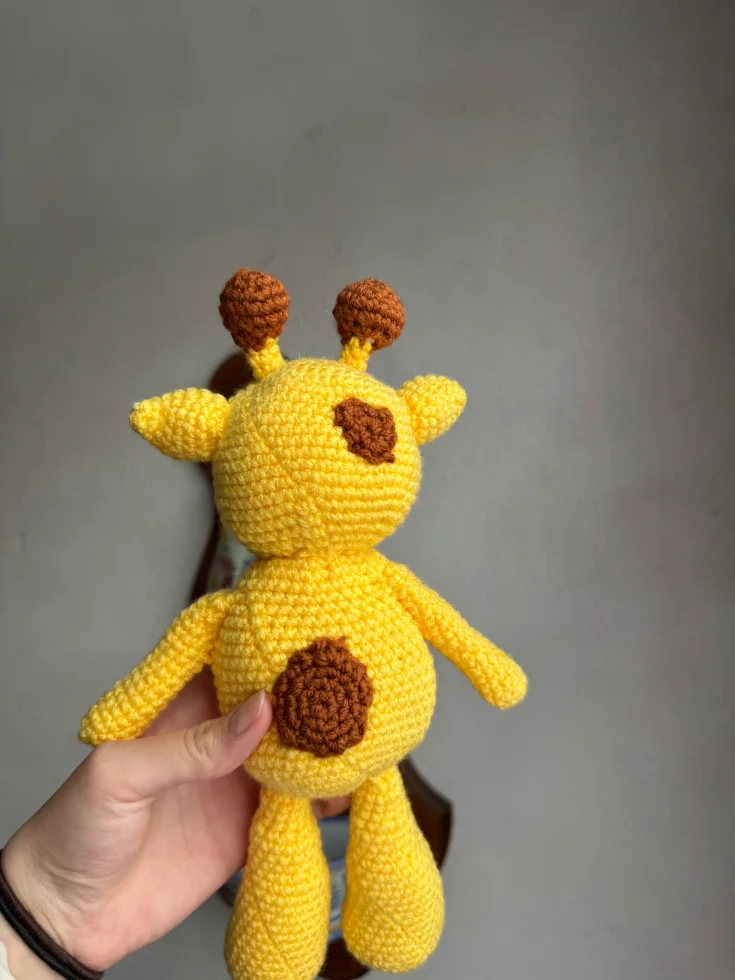 Gigi, la Girafe Amigurumi en Crochet avec Couineur Intégré 2 Girafe amigurumi crochet