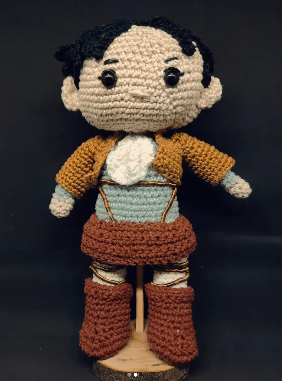 Amigurumi Personnalisé Fait Main — Animal, Personnage ou Portrait au Crochet | OhanArt62 9 Poupée en crochet habillée en costume médiéval