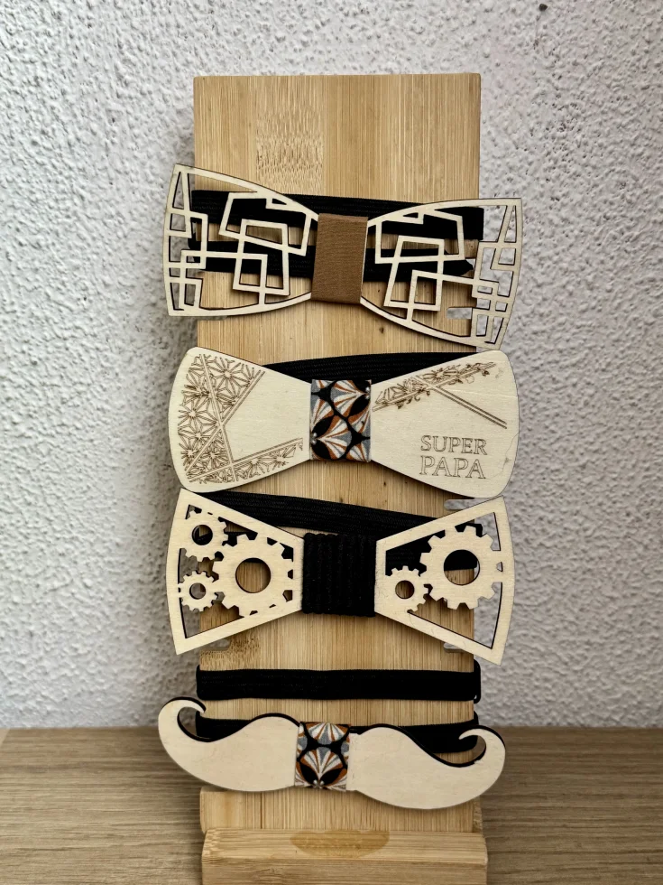 A propos 8 Nœud Papillon en bois