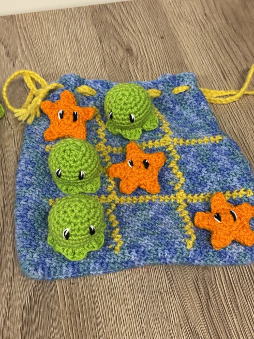 Pieuvre au crochet : pourquoi ce motif fait main a autant de succès 6 pochette en crochet fait main avec pieuvre et étoile, thème fond marin