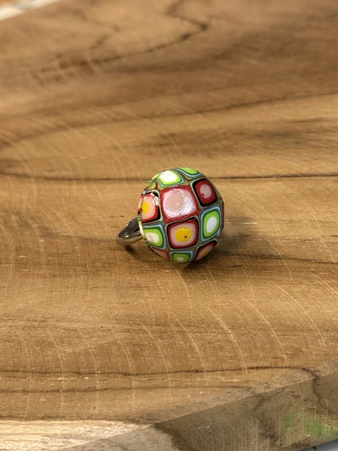 Bague fantaisie cabochon marbré vert et violet