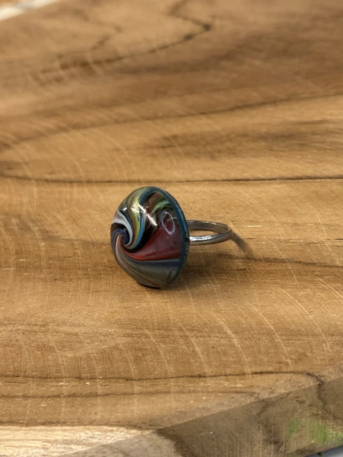 Bague fantaisie bille marbrée multicolore