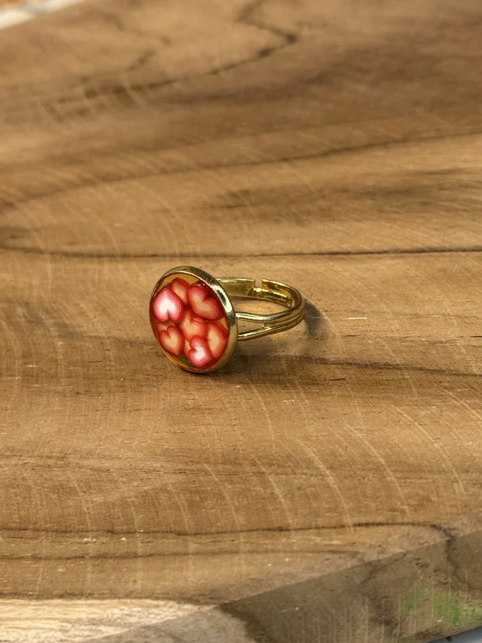 Bague fantaisie cabochon pois rouge et blanc