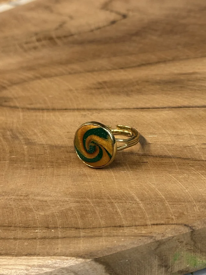 Bague fantaisie cabochon spirale verte