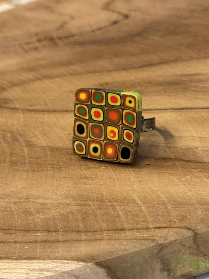 Bague fantaisie cabochon mosaïque carrée multicolore