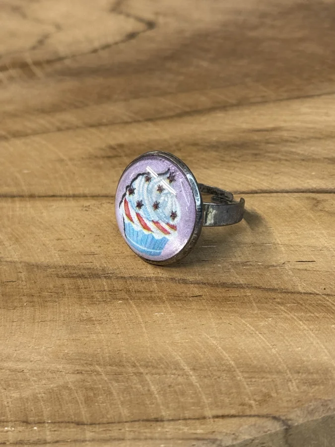 Bague fantaisie cabochon voilier