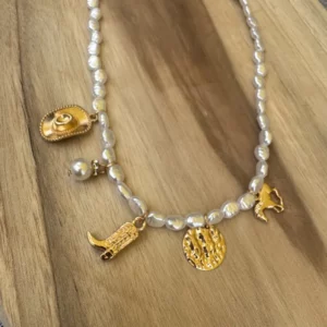 collier breloques fantaisie