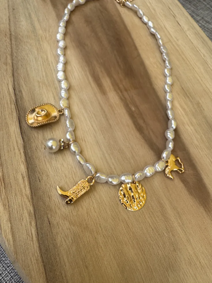 collier breloques fantaisie